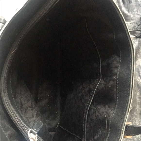 Michael kors black w/ silver lining jet set purse. - Picture 3 of 3